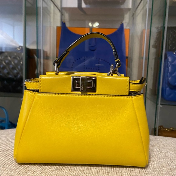 Micro peek a boo - Picture 12 of 13